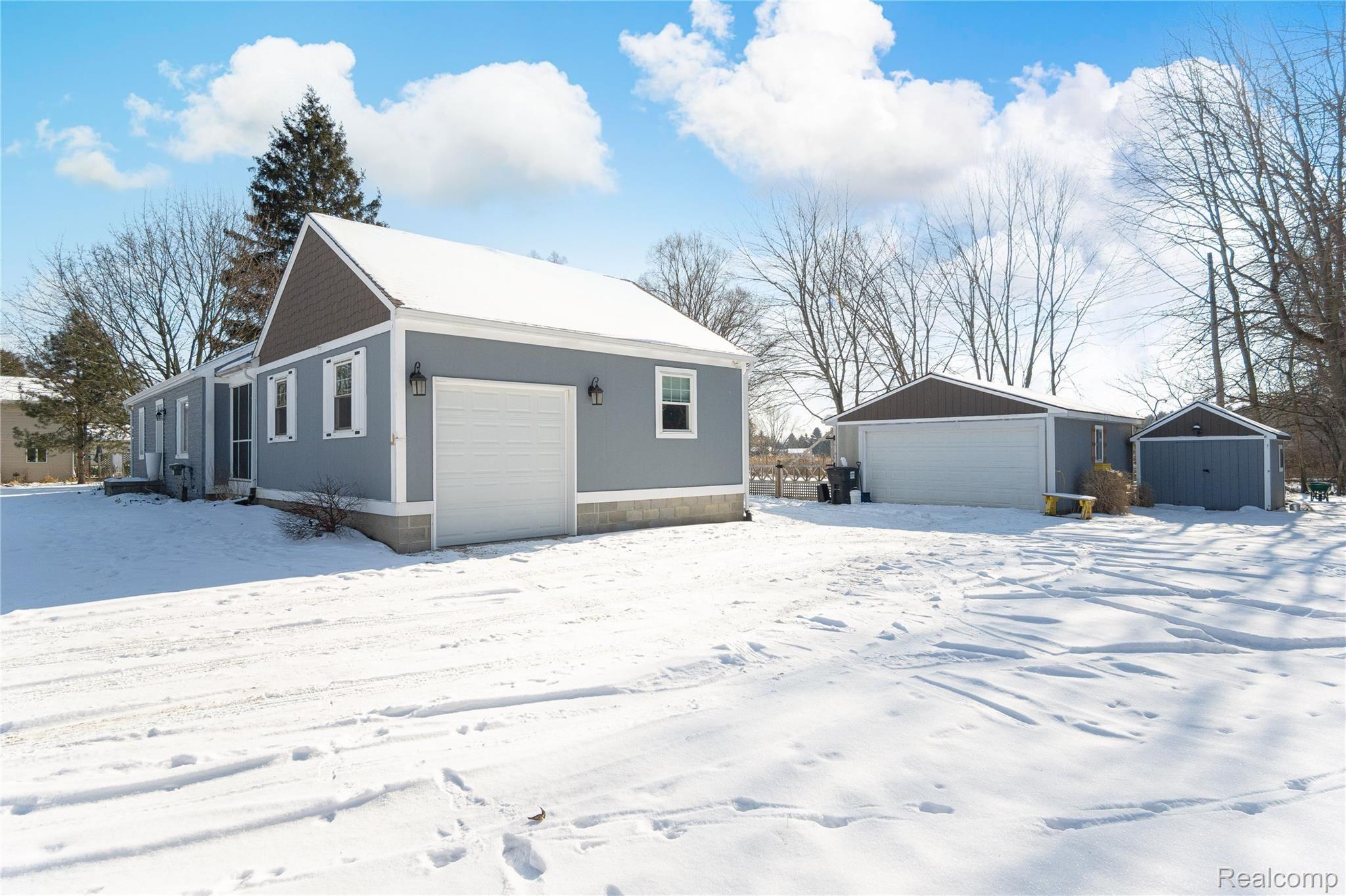 3501 Byron Road Howell, MI 48855 - Photo 23 of 31 Exteriors (6 of 14).jpg