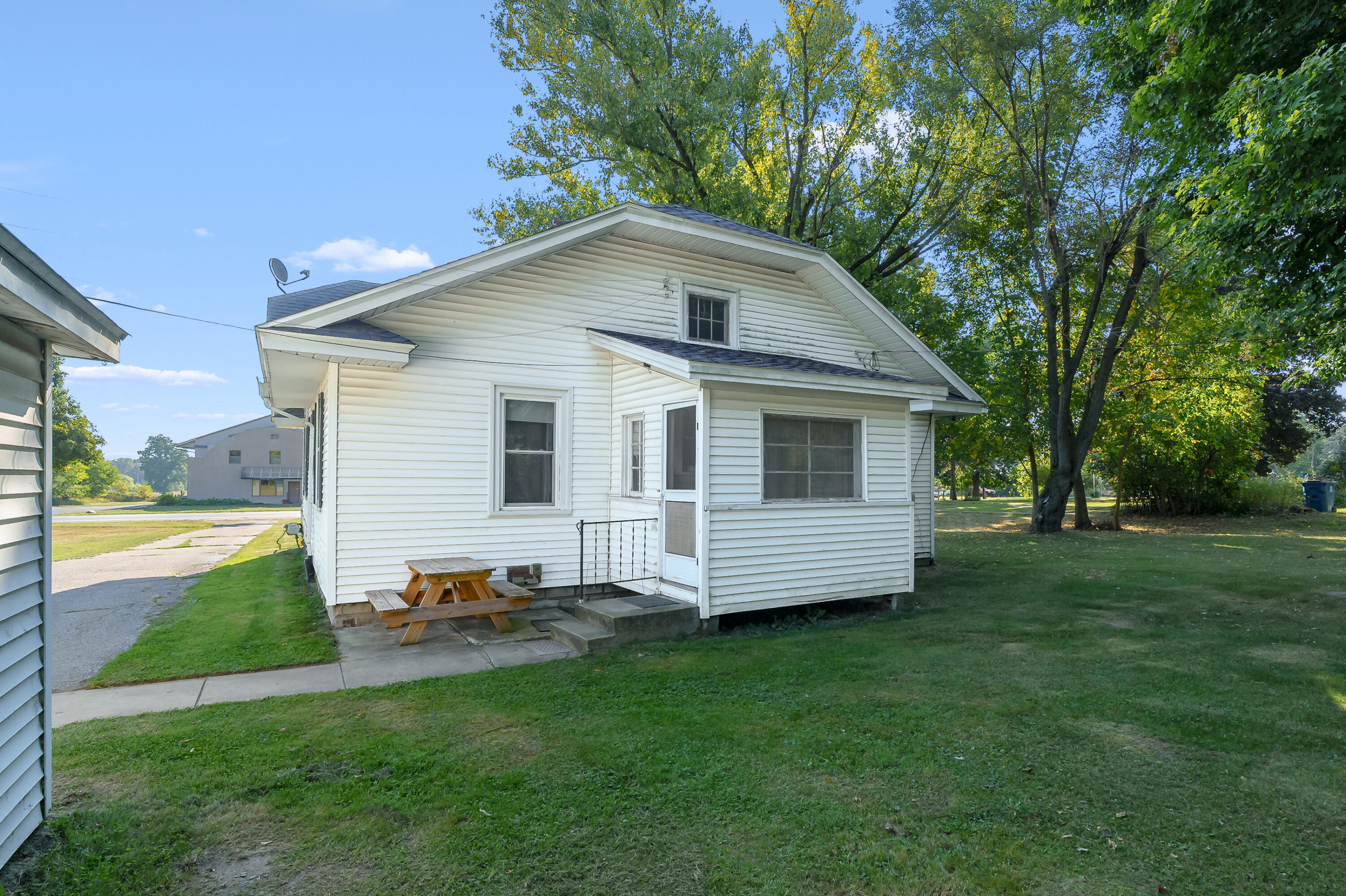 736 South Grove Street Delton, MI 49046 - Photo 26 of 30 Grove St S 736 Delton 49046-27