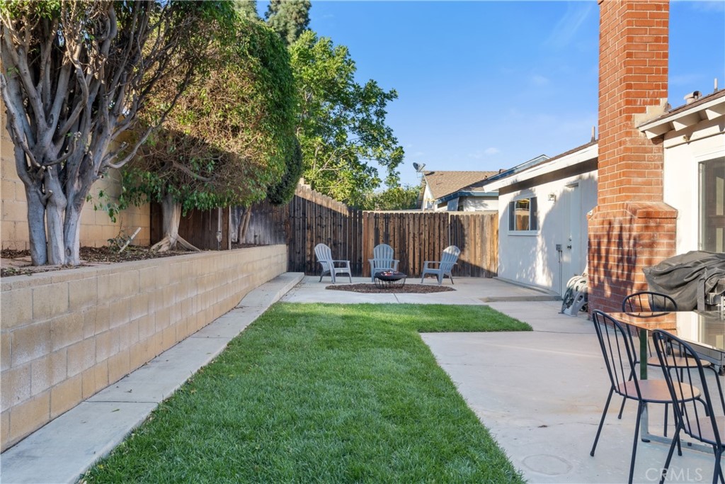 911 Diamond Road Placentia, CA 92870 - Photo 26 of 31 a view of a backyard with sitting area