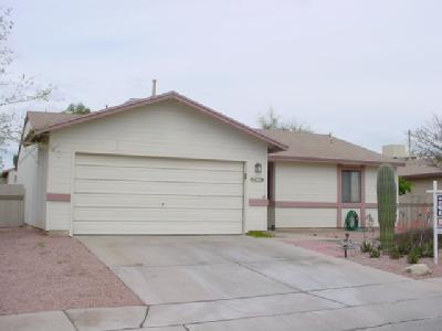 a view of garage and yard