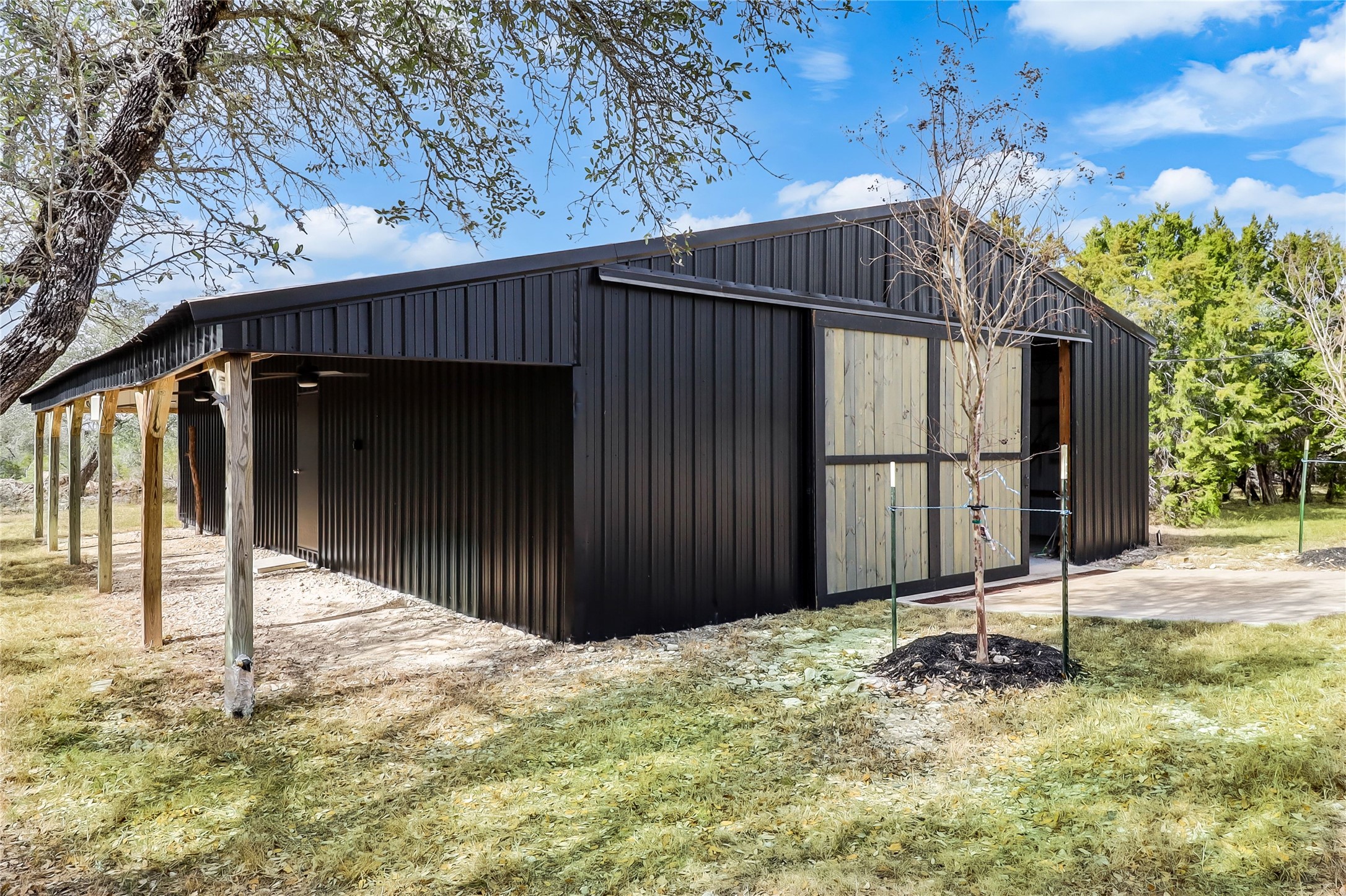 1100 Norwood Road Dripping Springs, TX 78620 - Photo 31 of 38 a backyard of a house
