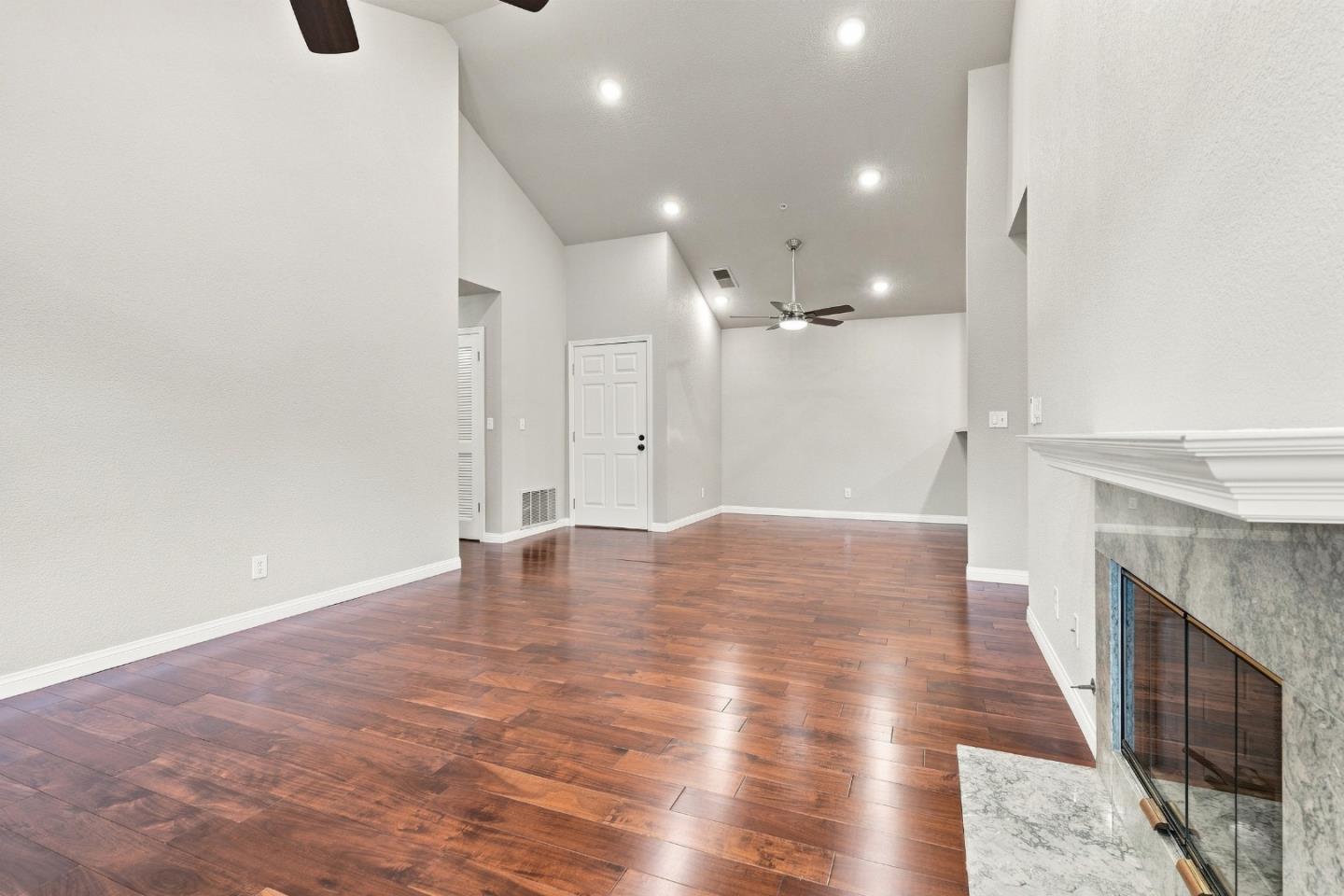 935 Old County Road, Unit 9 Belmont, CA 94002 - Photo 14 of 34 Gallery Image 14