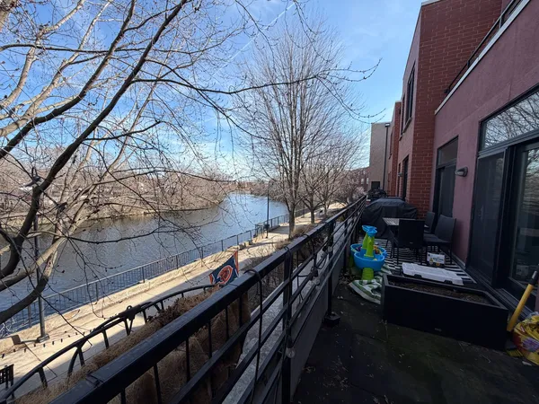 $653,000 | 2917 North Claremont Avenue, Chicago, IL 60618