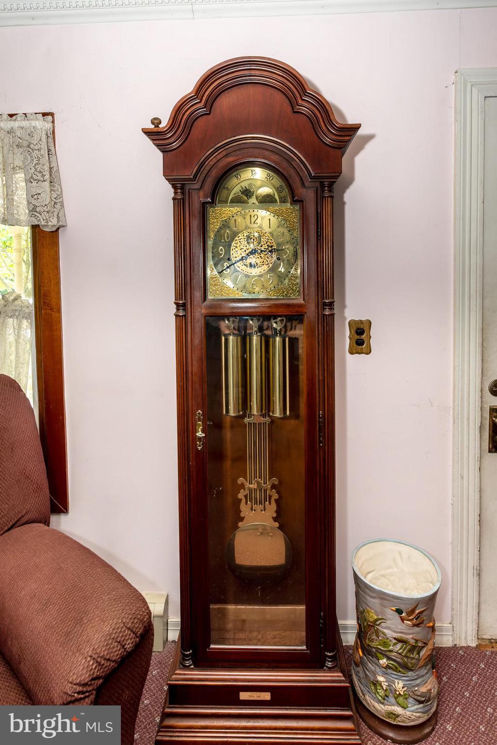 9516 Highland Street Mauricetown, NJ 08329 - Photo 12 of 53 a living room with furniture and a toilet