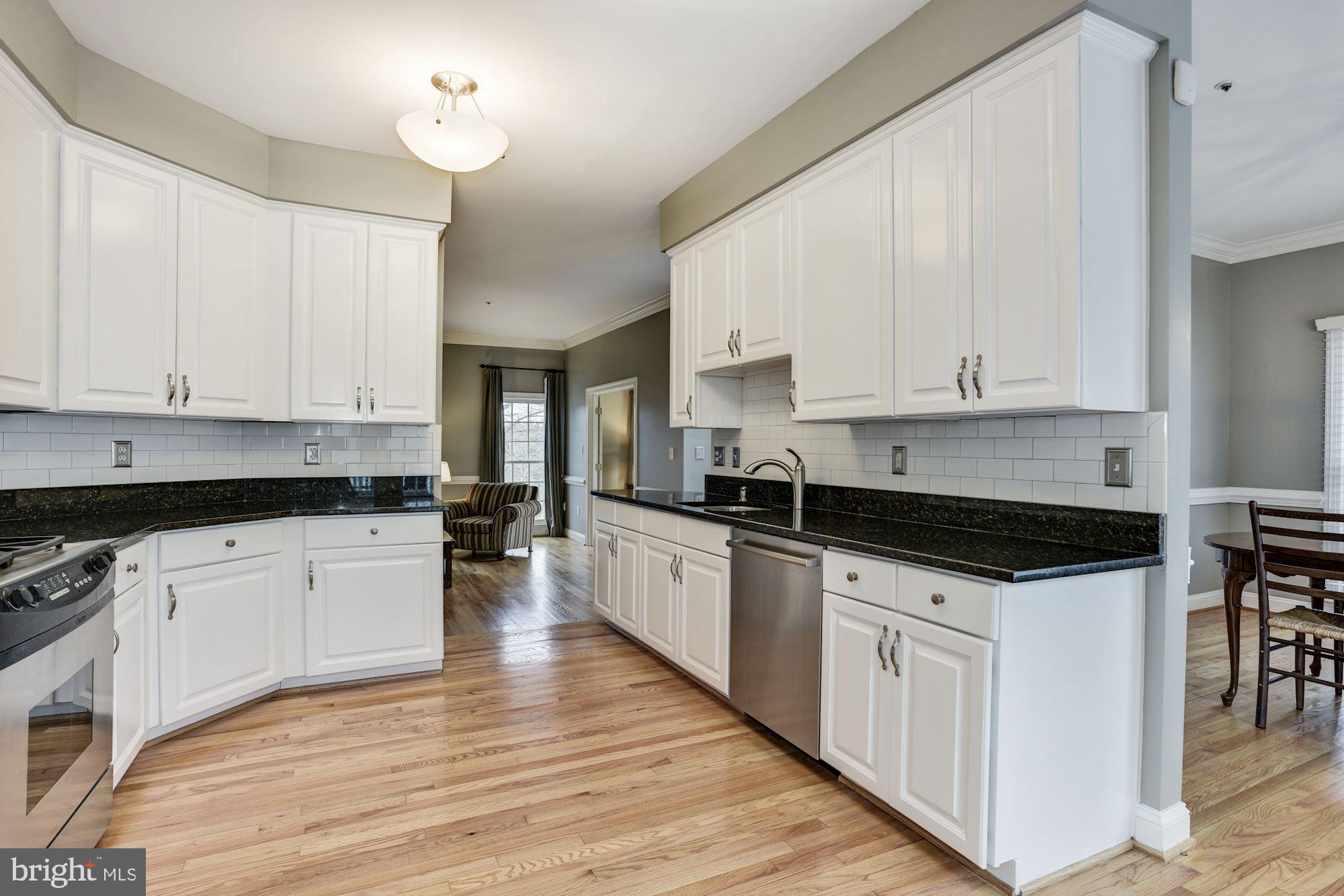 430 Tschiffely Square Road Gaithersburg, MD 20878 - Photo 12 of 51 Eat-In Kitchen | Decorative Backsplash