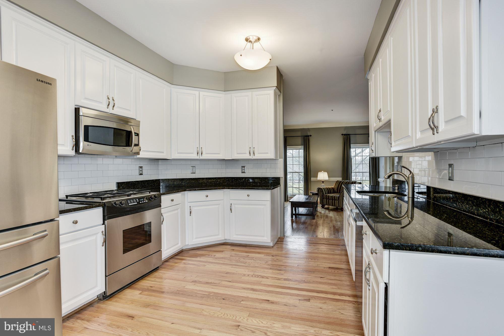 430 Tschiffely Square Road Gaithersburg, MD 20878 - Photo 15 of 51 Eat-In Kitchen | Granite Countertops