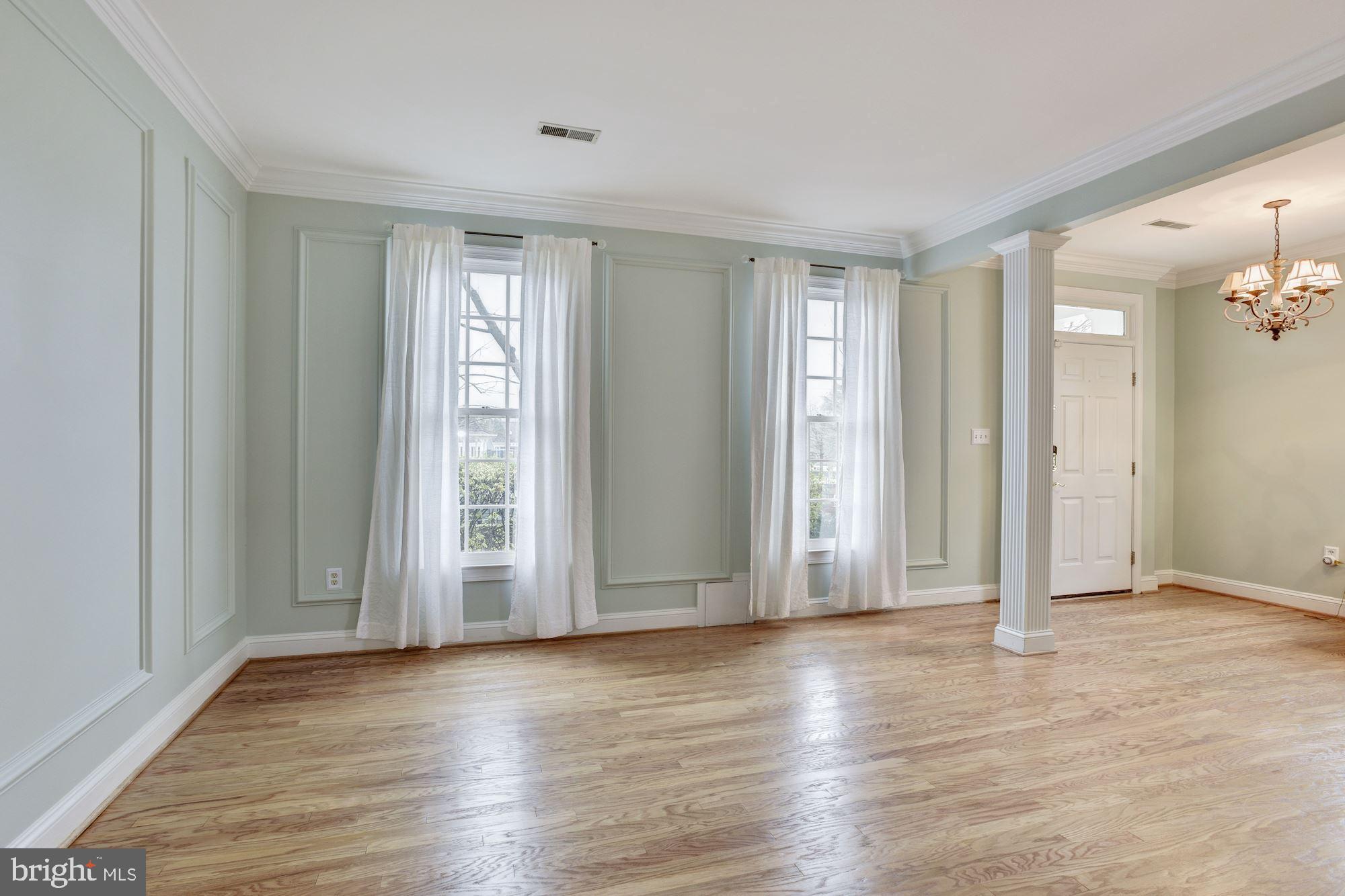 Living Room | Custom Moldings | Stately Columns