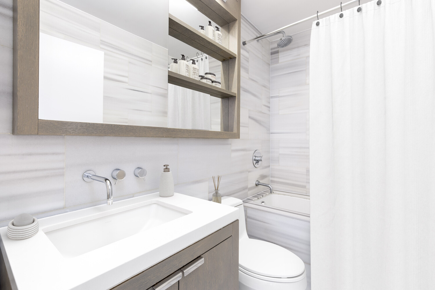 225 Rector Place, Unit 19A Manhattan, NY 10280 - Photo 9 of 18