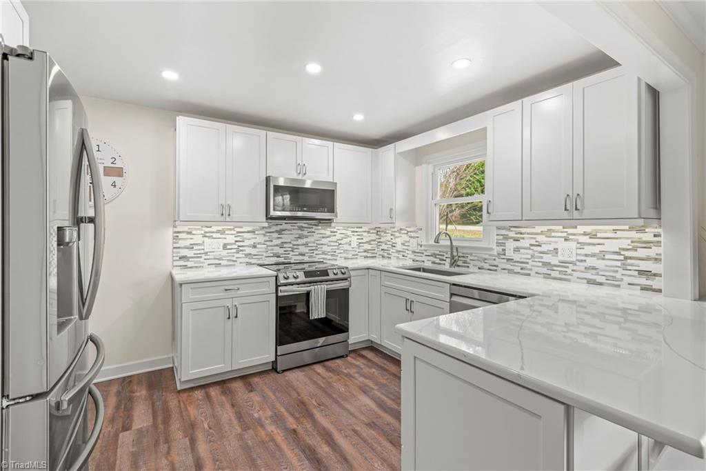 6313 Arden Circle Clemmons, NC 27012 - Photo 3 of 34 Updated stainless steel appliances