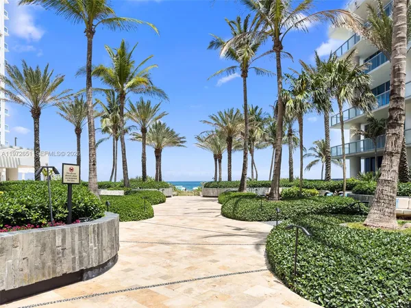 $4,800 | 6801 Collins Avenue, Unit 1401, Miami Beach, FL 33141