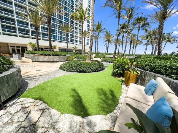 $4,800 | 6801 Collins Avenue, Unit 1401, Miami Beach, FL 33141