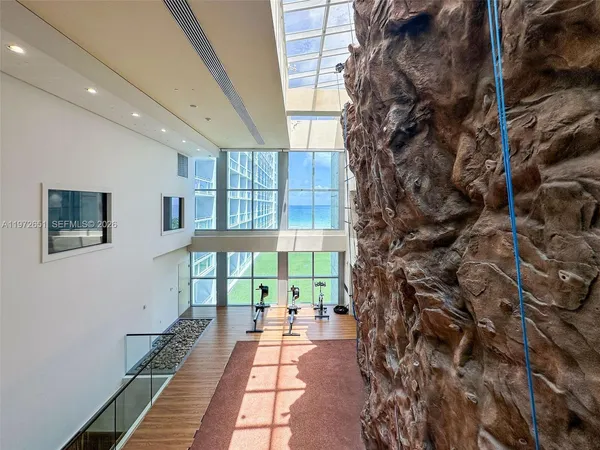 $4,800 | 6801 Collins Avenue, Unit 1401, Miami Beach, FL 33141