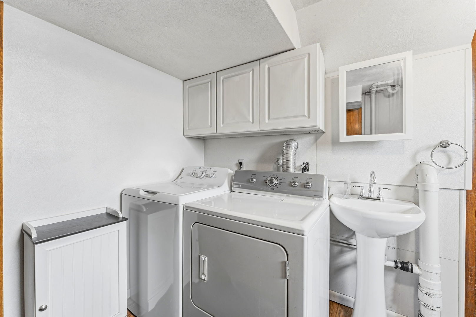 404 Southwest 10th Street Aledo, IL 61231 - Photo 17 of 27 a utility room with dryer and washer