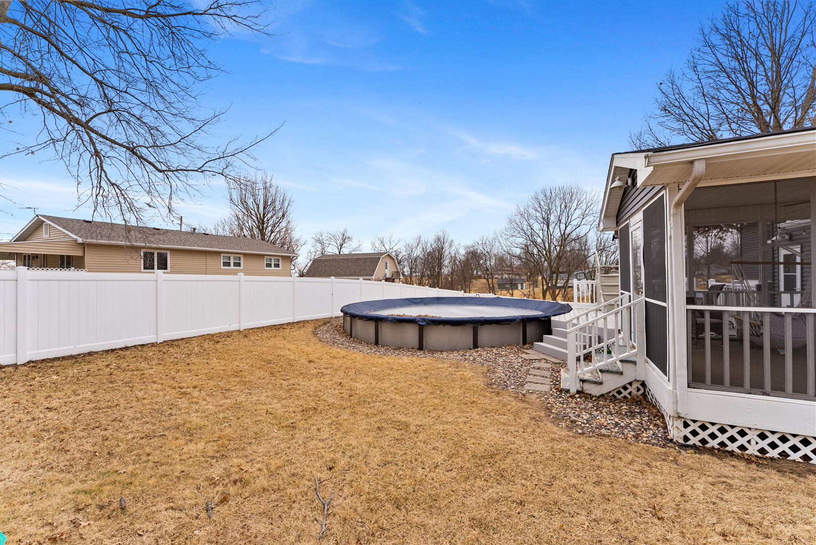 404 Southwest 10th Street Aledo, IL 61231 - Photo 24 of 27 a backyard of a house with table and chairs