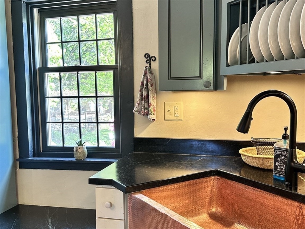 5 Putnam Hill Road Sutton, MA 01590 - Photo 6 of 42