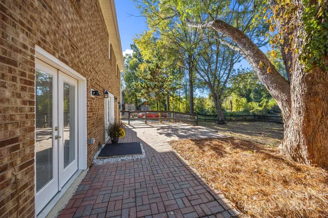 a view of a pathway with a yard