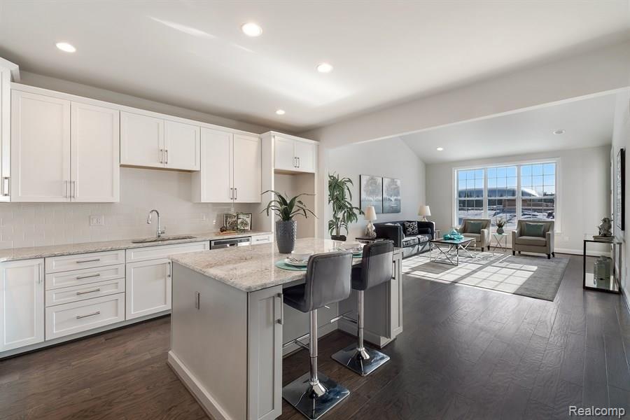 42840 Cardinal Way, Unit 45 Novi, MI 48375 - Photo 5 of 10 vht_viewer_91.jpg