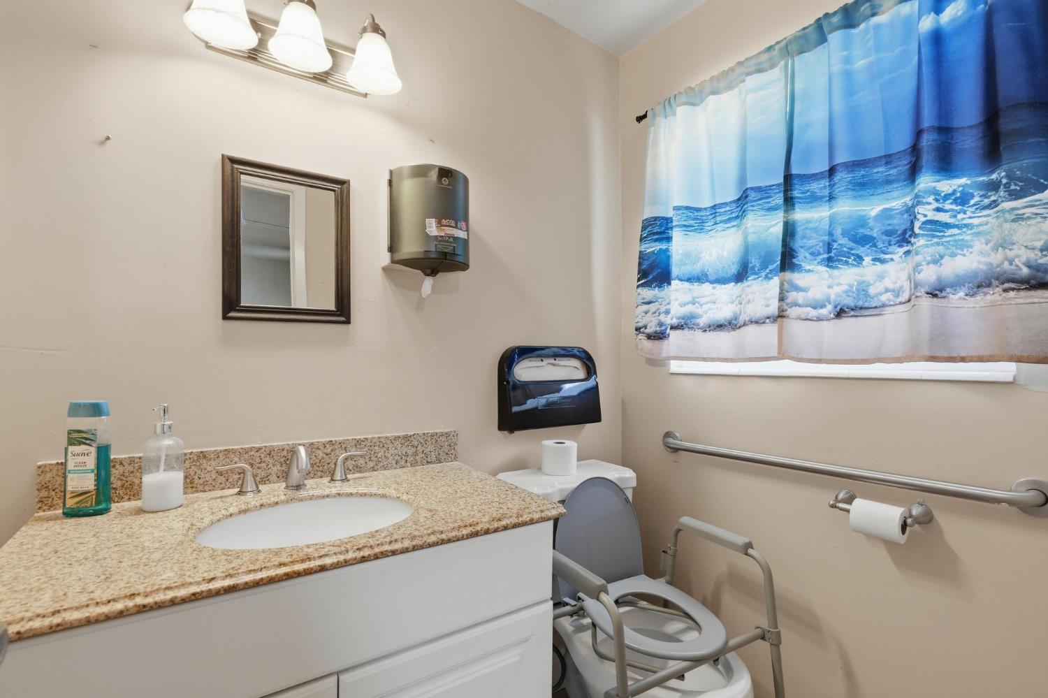 920 Bogue Road Yuba City, CA 95991 - Photo 19 of 26 Half bath for convenience