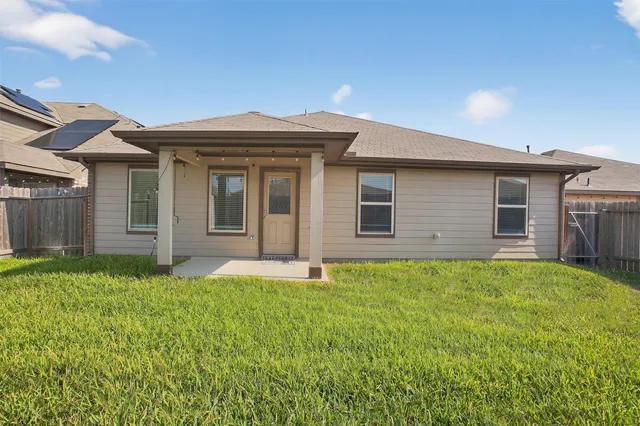 a view of a house with backyard and a garden