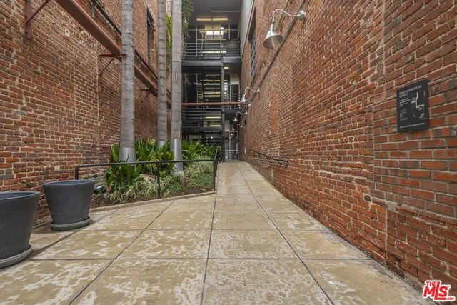$850,000 | 500 Molino Street, Unit 206, Los Angeles, CA 90013