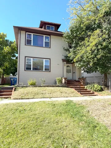 $1,475 | 828 Lenox Avenue, Unit 1, Waukegan, IL 60085