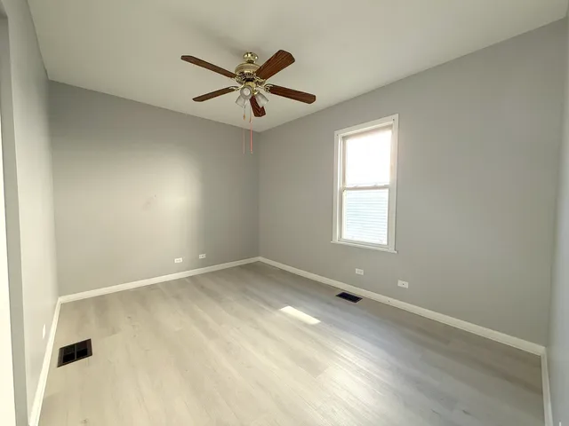 $1,475 | 828 Lenox Avenue, Unit 1, Waukegan, IL 60085