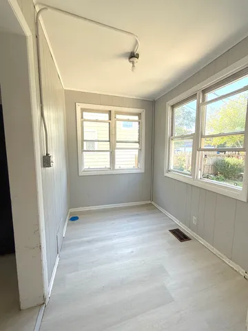 $1,475 | 828 Lenox Avenue, Unit 1, Waukegan, IL 60085