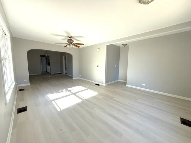 $1,475 | 828 Lenox Avenue, Unit 1, Waukegan, IL 60085