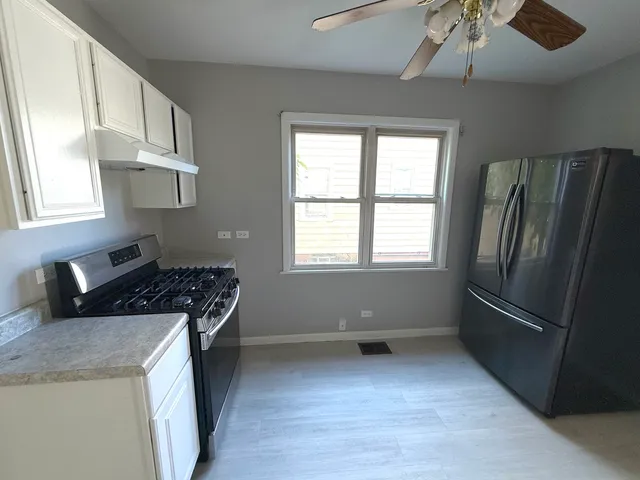 $1,475 | 828 Lenox Avenue, Unit 1, Waukegan, IL 60085