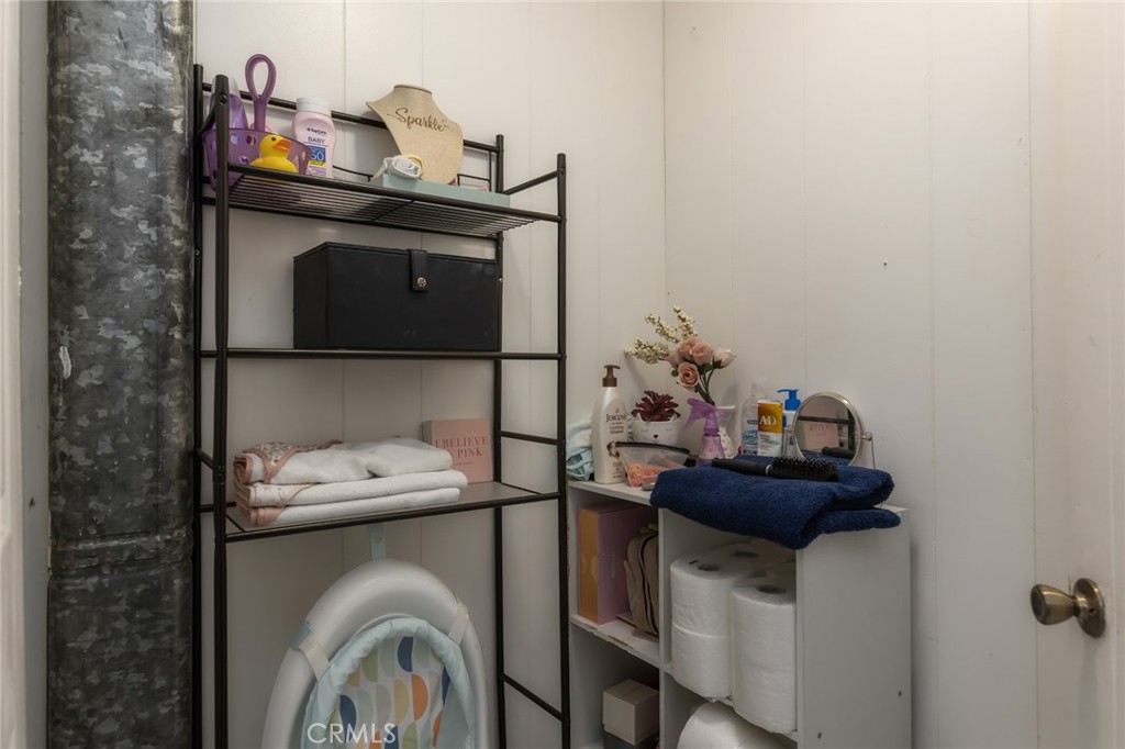 773 Woodland Road Crestline, CA 92325 - Photo 19 of 37 Dressing area adjacent to shower