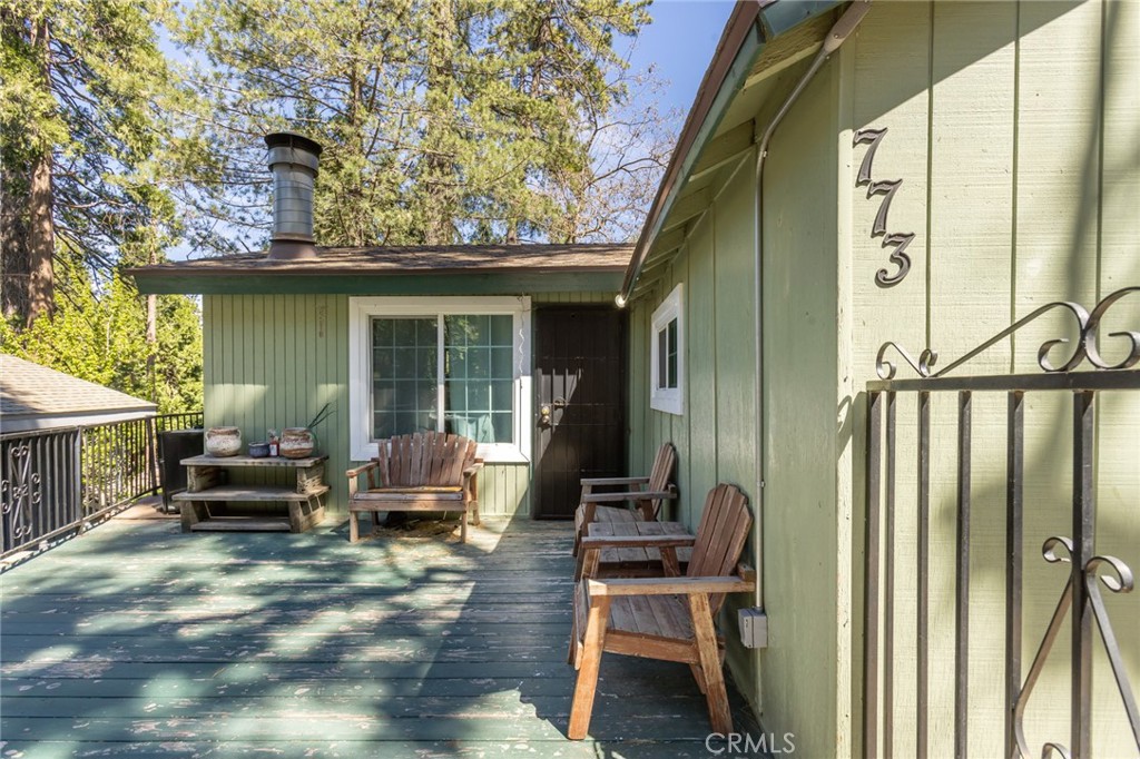 773 Woodland Road Crestline, CA 92325 - Photo 2 of 37