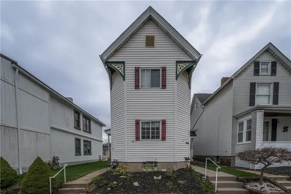 $165,000 | 28 Penn Avenue, Irwin, PA 15642