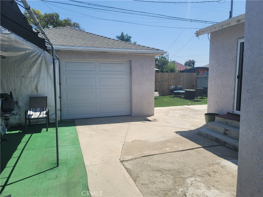 1408 South Burris Avenue Compton, CA 90221 - Photo 25 of 29 a backyard of a house