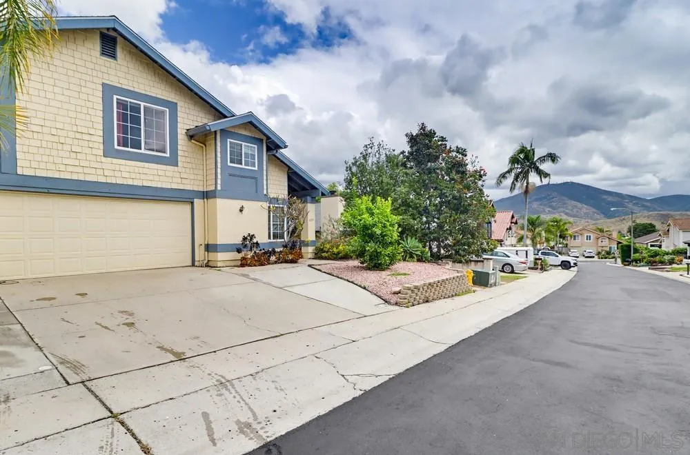 3123 Villa Espana Spring Valley, CA 91978 - Photo 6 of 42