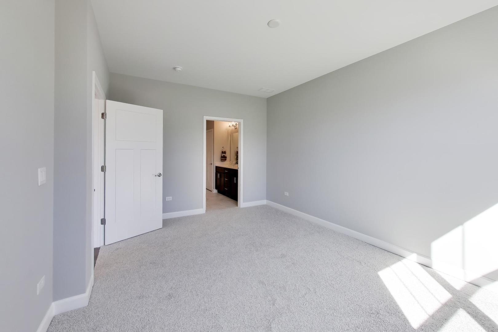 377 Masters Drive Addison, IL 60101 - Photo 15 of 29