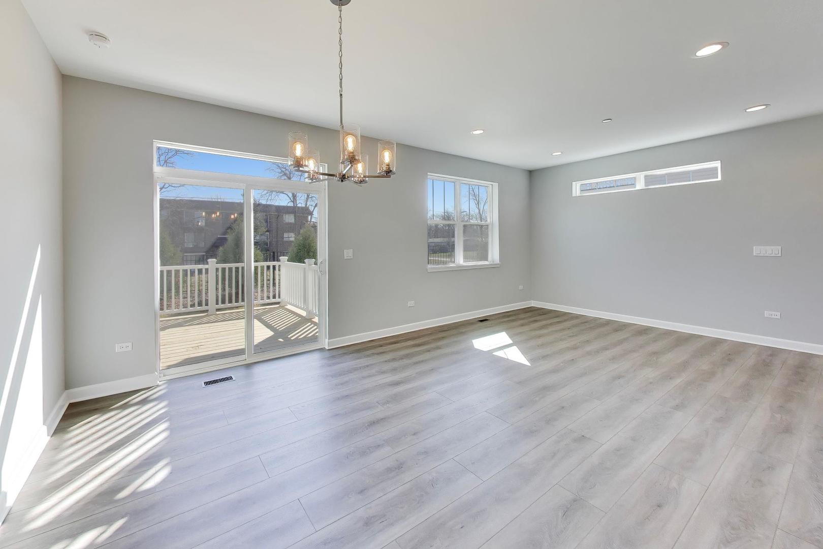 377 Masters Drive Addison, IL 60101 - Photo 2 of 29