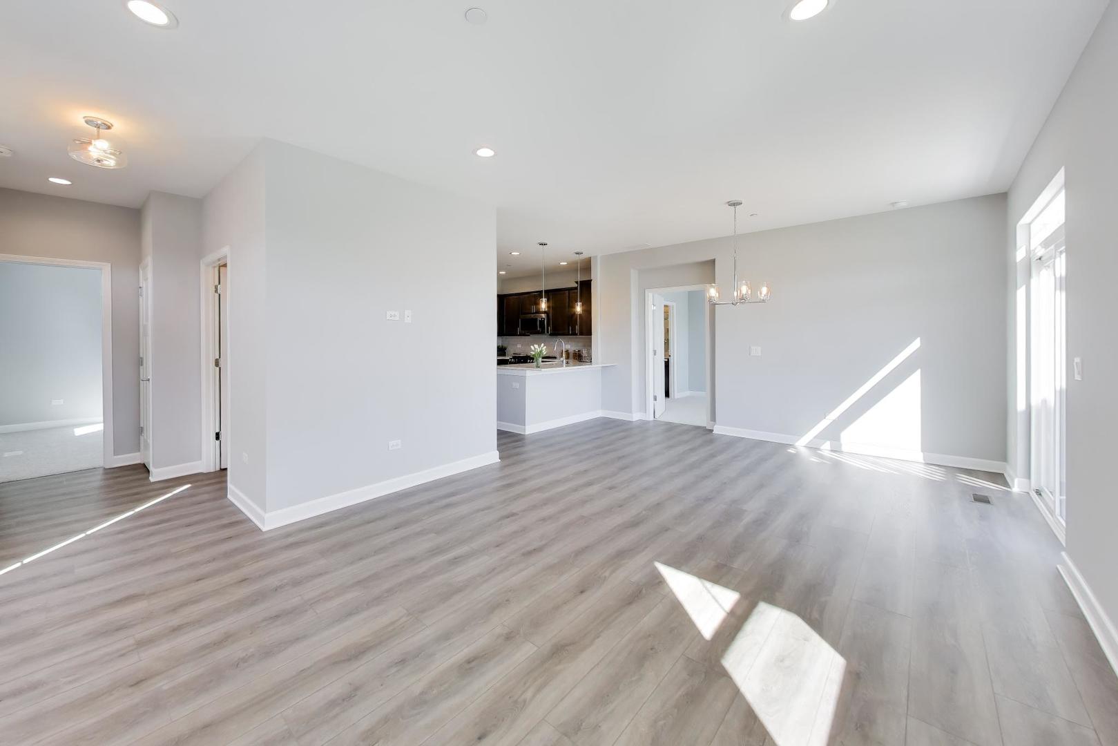 377 Masters Drive Addison, IL 60101 - Photo 4 of 29