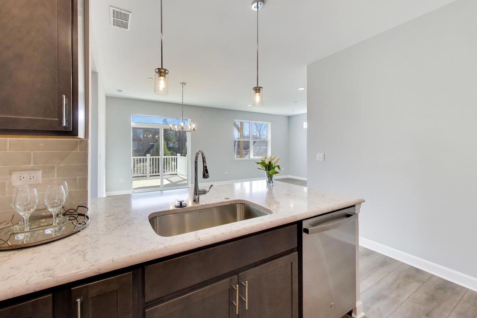 377 Masters Drive Addison, IL 60101 - Photo 9 of 29