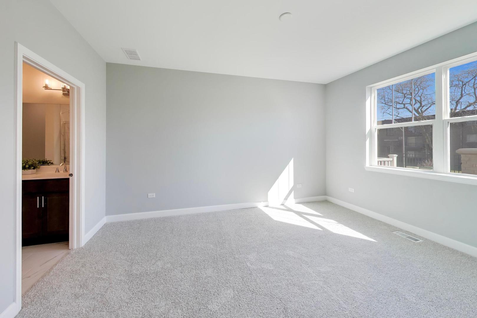 377 Masters Drive Addison, IL 60101 - Photo 10 of 29