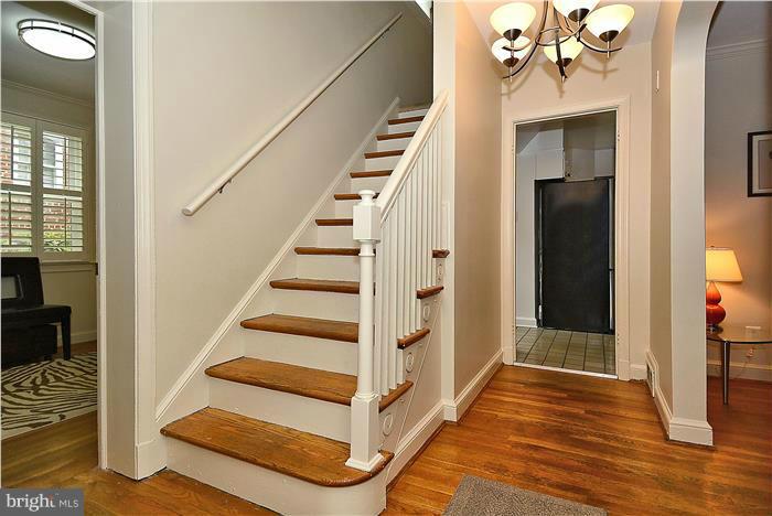 410 Mansfield Road Silver Spring, MD 20910 - Photo 2 of 28 Interior (General)