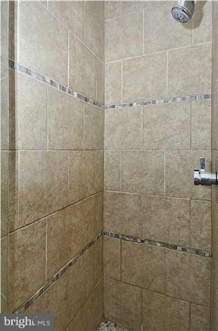 410 Mansfield Road Silver Spring, MD 20910 - Photo 22 of 28 Bath (Master)