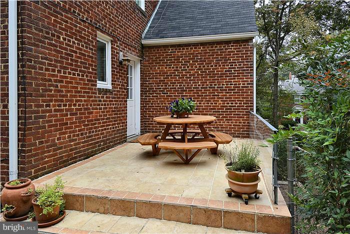 410 Mansfield Road Silver Spring, MD 20910 - Photo 26 of 28 Exterior (Rear)