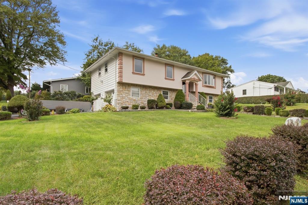 14 Leonard Road Butler, NJ 07405 - Photo 3 of 29 Gallery Image 3