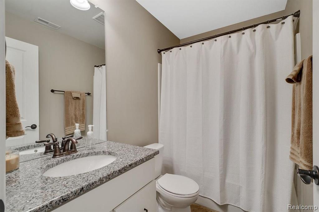 2666 Helmsdale Circle Rochester Hills, MI 48307 - Photo 18 of 22