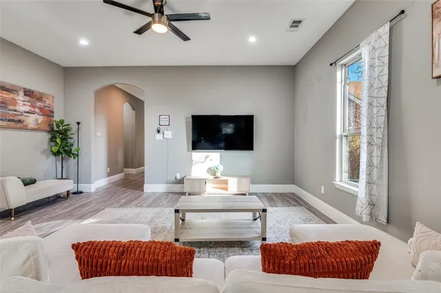 $2,600 | 1016 Winters Street, Dallas, TX 75216