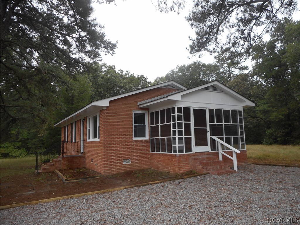 21469 Cabin Point Road Disputanta, VA 23842 - Photo 2 of 12 Side and front view showing the nicely sized scree
