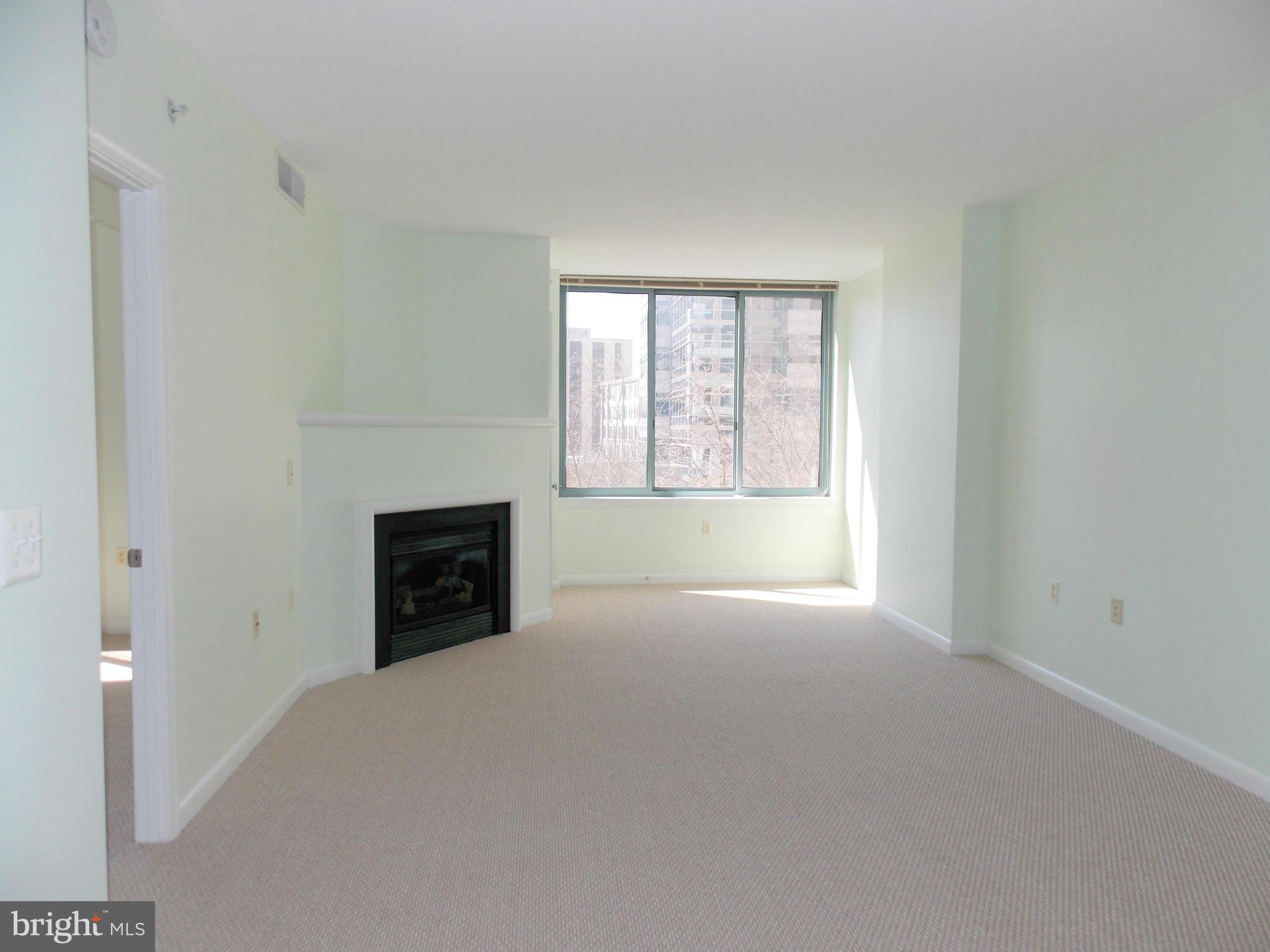 851 North Glebe Road, Unit 403 Arlington, VA 22203 - Photo 7 of 23 Living Room