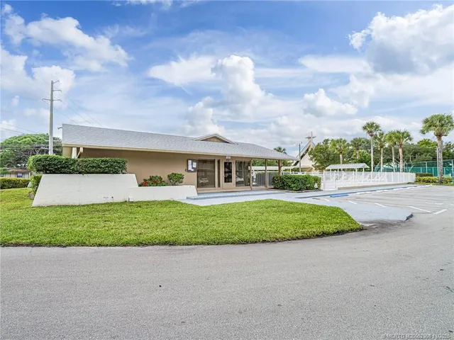 $197,500 | 3001 Southeast Birmingham Drive, Unit 908, Stuart, FL 34994