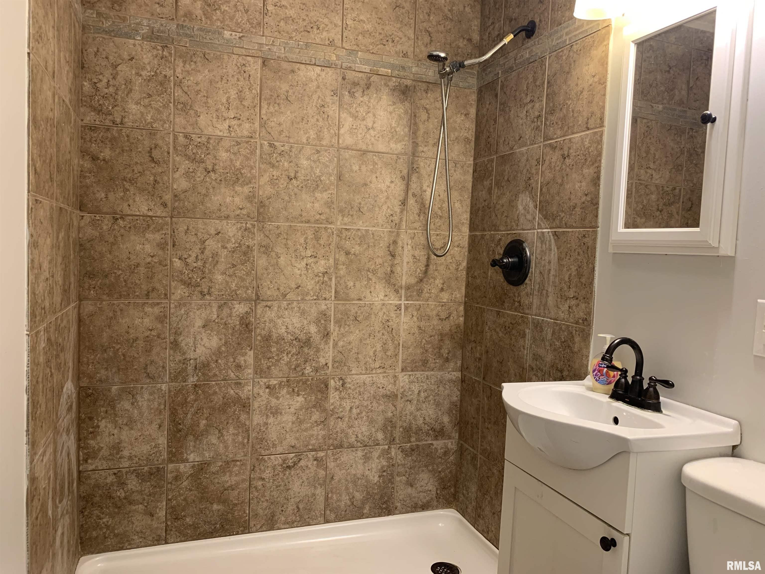 1323 South 6th Street Quincy, IL 62301 - Photo 11 of 15