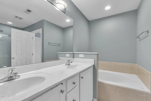 a view of an empty room with a ceiling fan